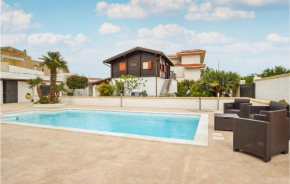Beautiful home in Castelvetrano with Outdoor swimming pool, WiFi and 3 Bedrooms